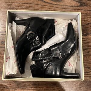 NWOT Etienne Aigner size 8.5 black boots still in box